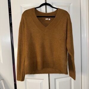 Gap Sweater